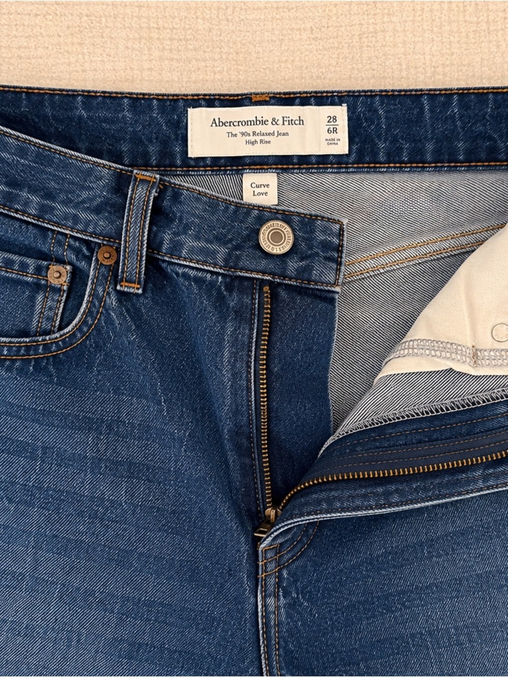 Abercrombie & Fitch Curve Love 90s Relaxed High Rise Jeans Size 28 (6R) - Picture 4 of 5
